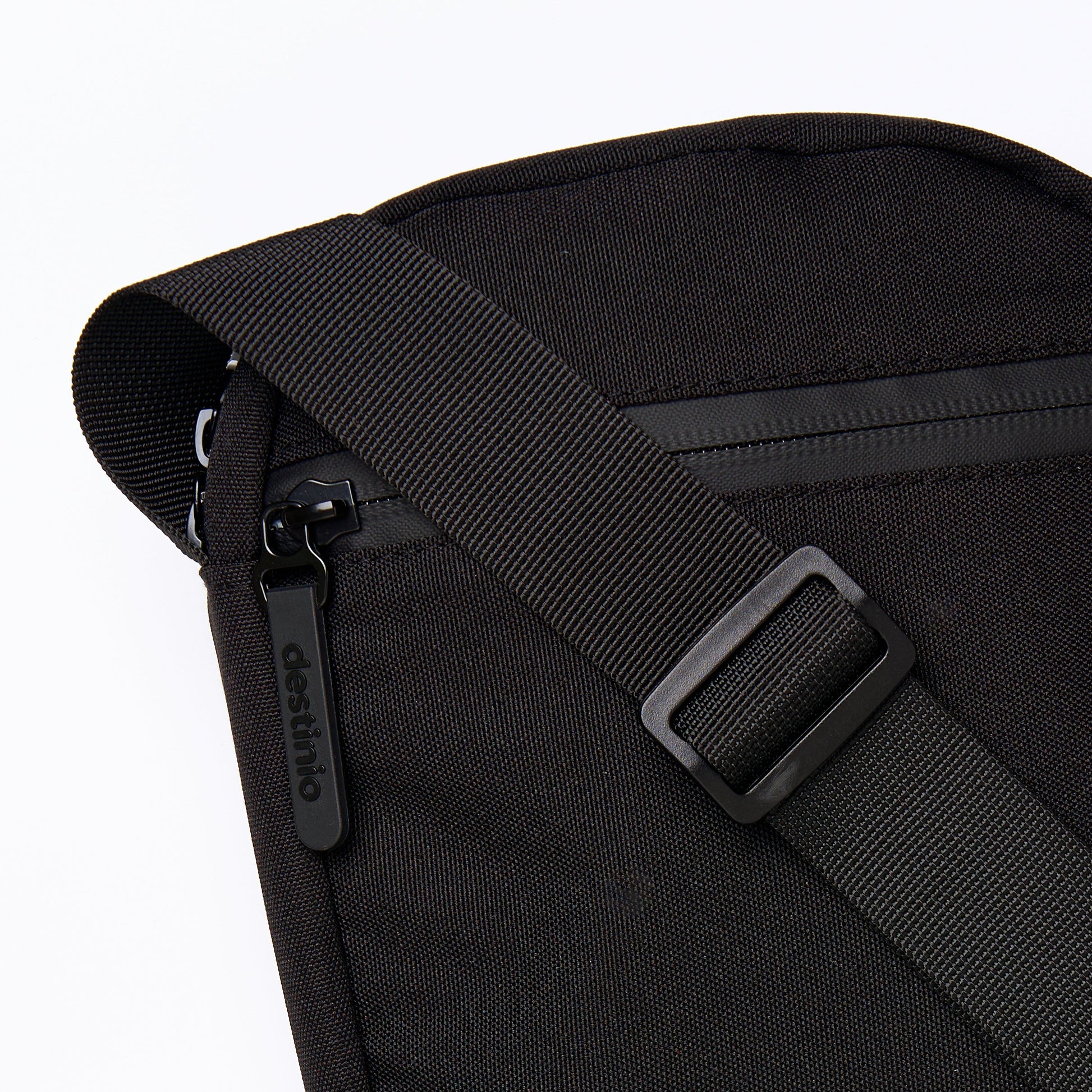 Destinio Sling bag small - Black