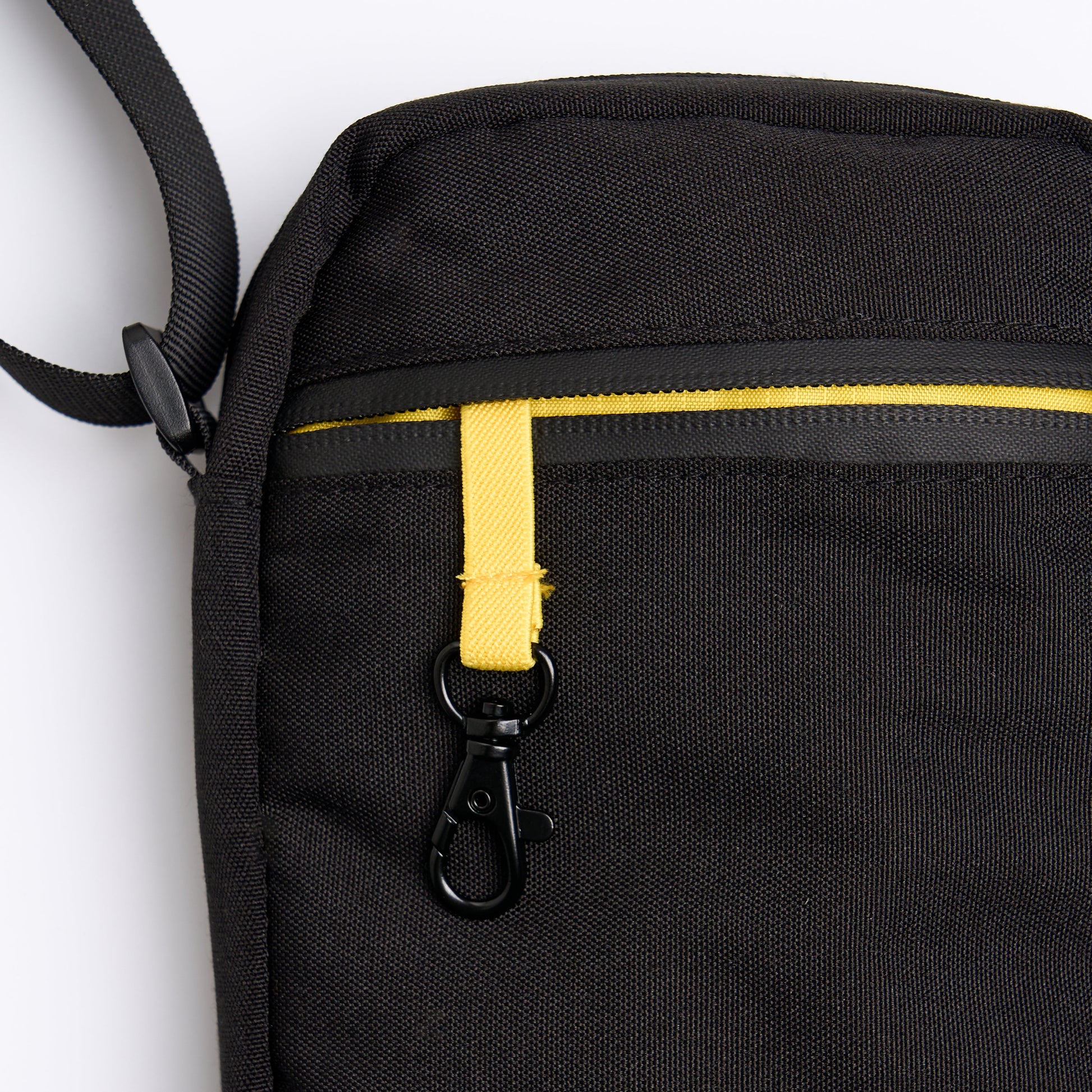 Destinio Sling bag small - Black